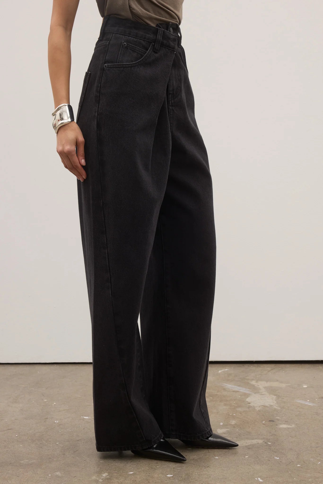 Regalia Jean - Backstage Black